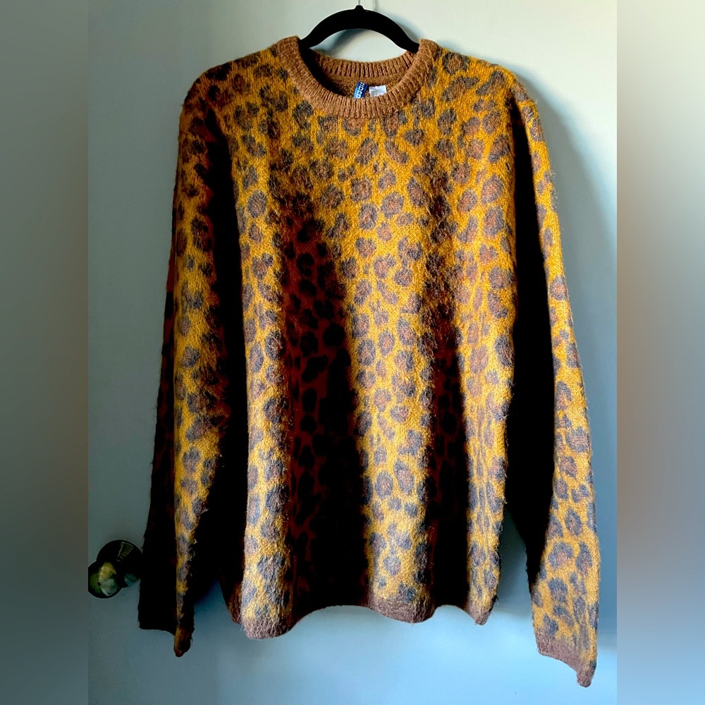 mohair animal print sweater
Beautiful holiday flare!